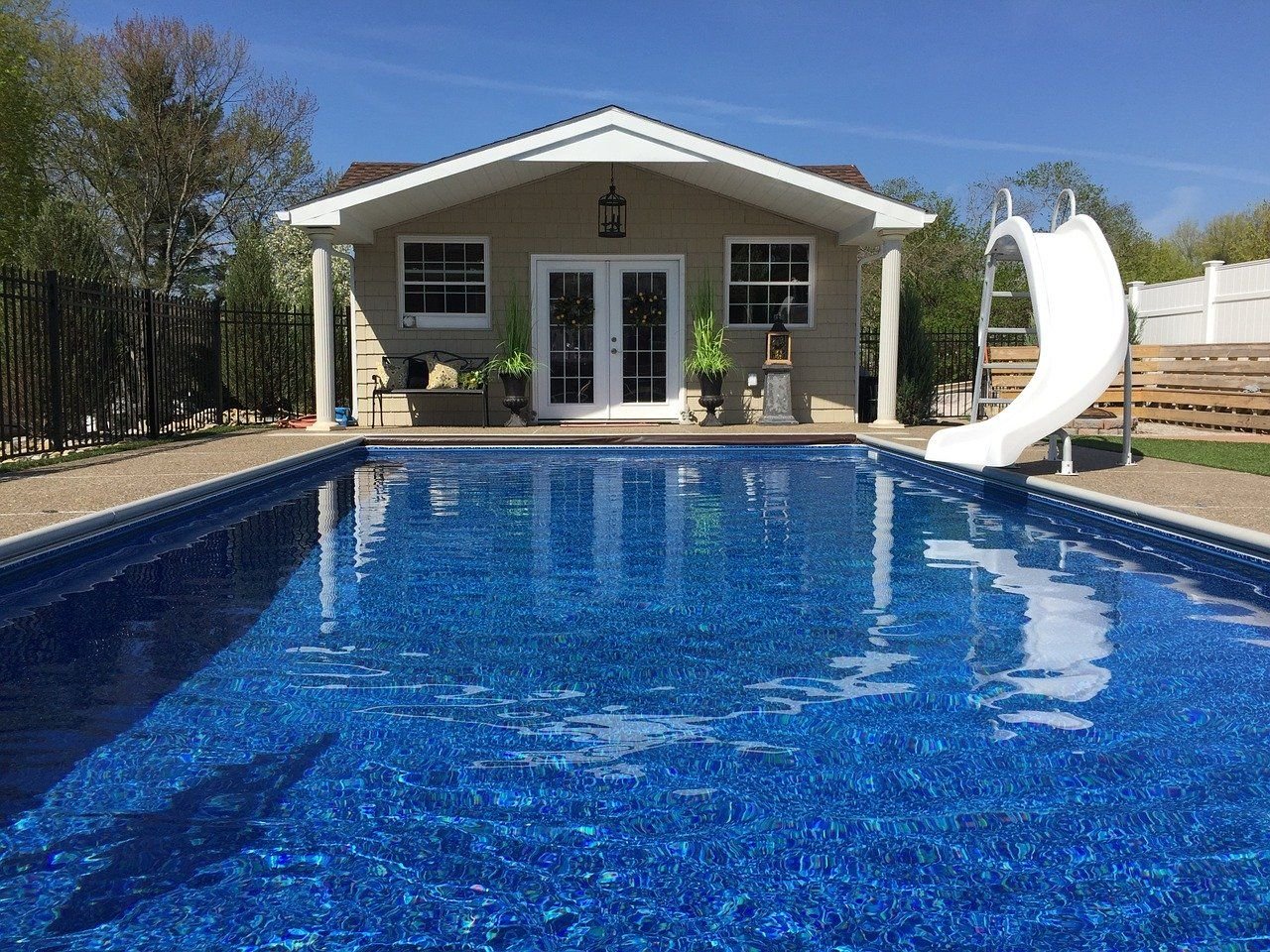 cost of building pool house